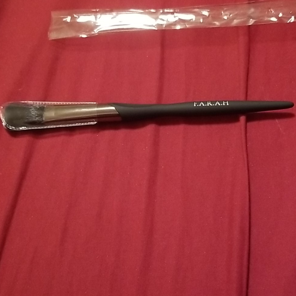 F.A.R.A.H. 218M Contour brush